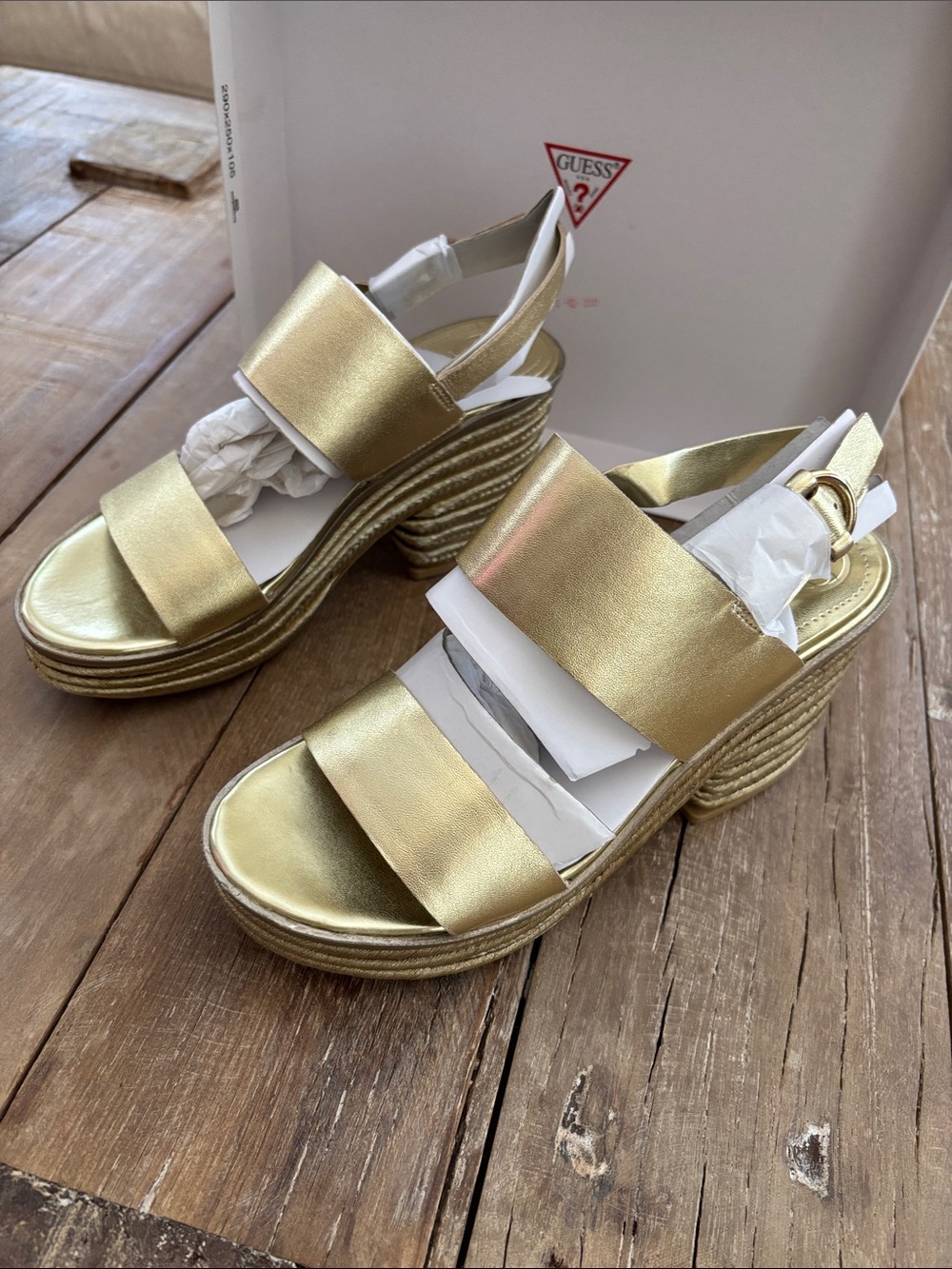 GUESS he Ninetta Gold Leather heels NIB